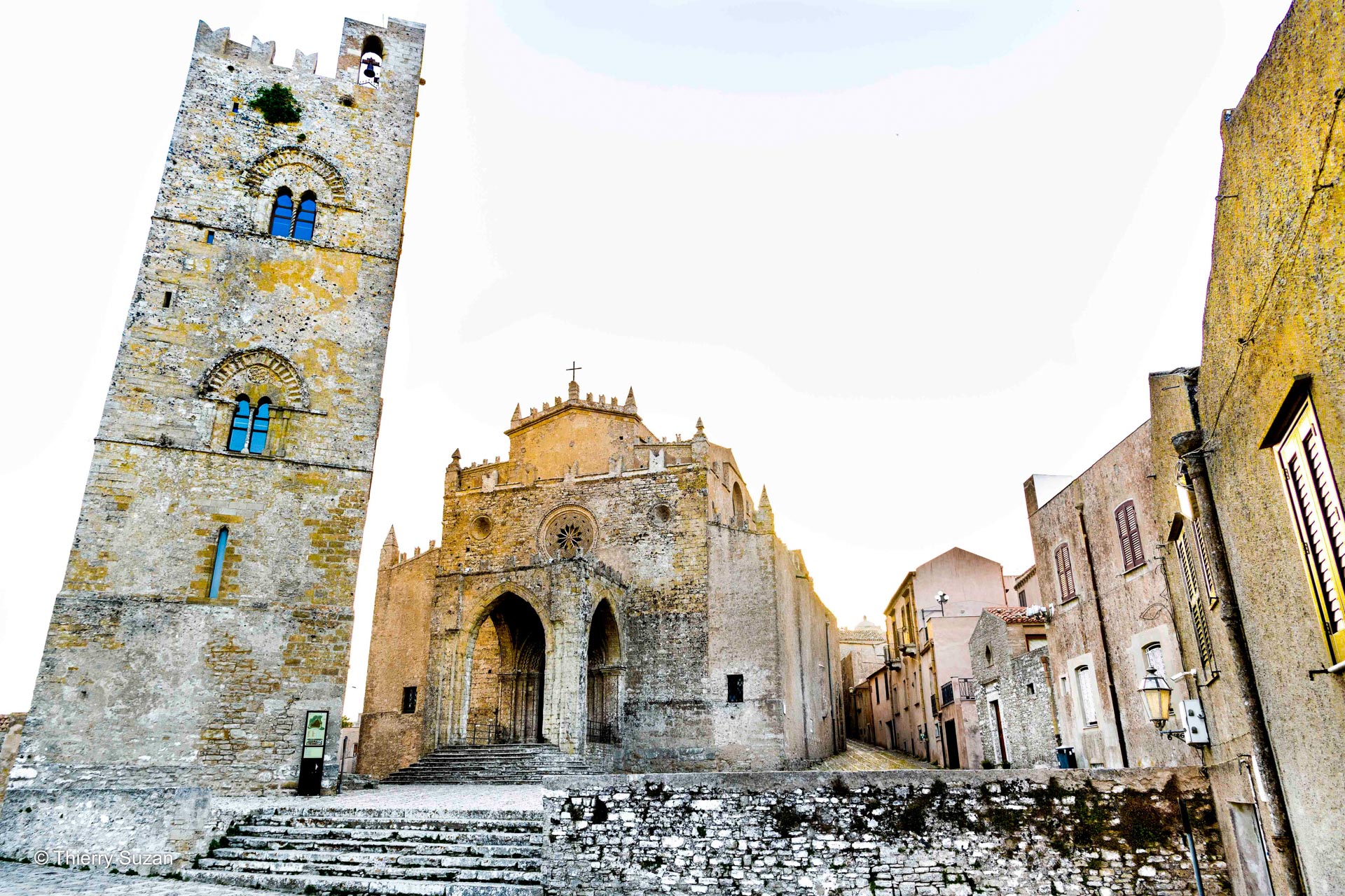 La ferveur éclaire les pierres | Chiesa Madre | Erice